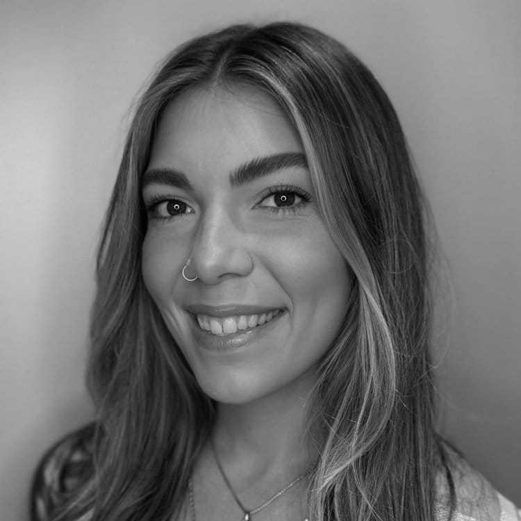 Portrait of KYLIE RIGNEY, a professional stylist at Cassandra Salon & Spa, showcasing their expertise and style.