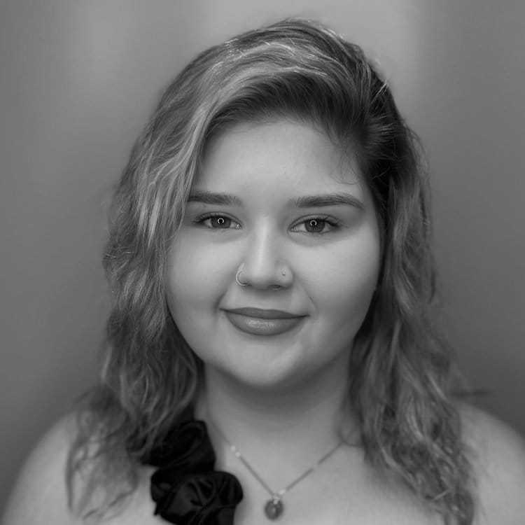 Portrait of GIANNA DUBOIS, a professional stylist at Cassandra Salon & Spa, showcasing their expertise and style.