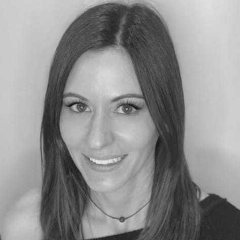 Portrait of JEN RIEHL, a professional stylist at Cassandra Salon & Spa, showcasing their expertise and style.